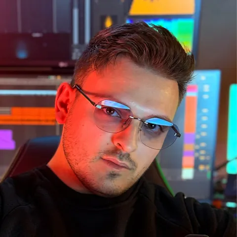 STRØWBERRY - Techno artist photo